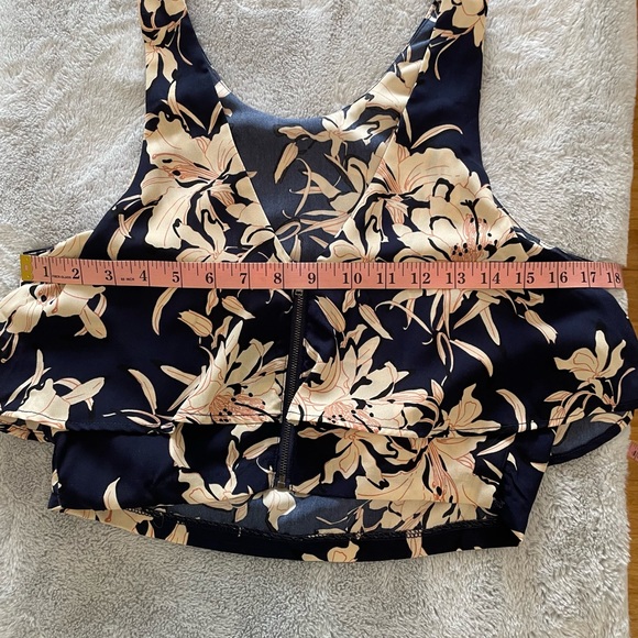 ASTR Ruffle Hem Crop - Picture 3 of 10